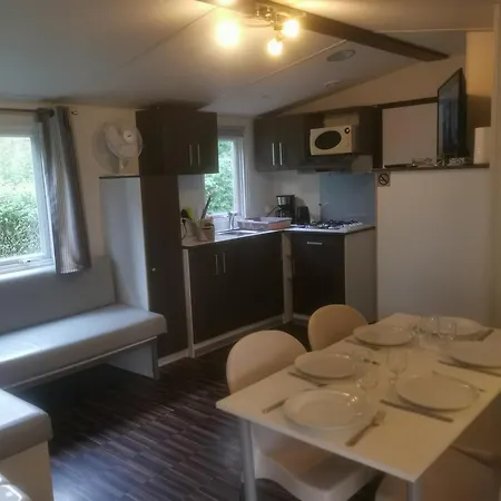 مكان تخييم Mobilhomes 6 & 4 Pers A La Bataille Clim Tv Wifi Terrasse & Confort Paris Eure Gestion