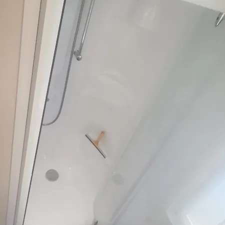 Mobilhomes 6 & 4 Pers A La Bataille Clim Tv Wifi Terrasse & Confort Paris Eure Gestion مكان تخييم Ivry-la-Bataille