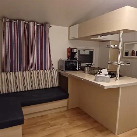 Mobilhomes 6 & 4 Pers A La Bataille Clim Tv Wifi Terrasse & Confort Paris Eure Gestion مكان تخييم